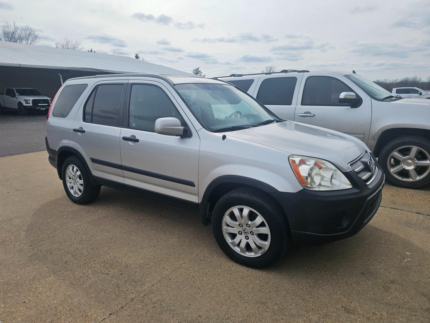 2006 SILVER Honda CR-V EX 4WD AT (JHLRD68866C) with an 2.4L L4 DOHC 16V engine, 5-Speed Automatic Overdrive transmission, located at 533 S Seven Points BLVD, Seven Points, TX, 75143, (430) 255-4030, 32.313999, -96.209351 - Photo#1